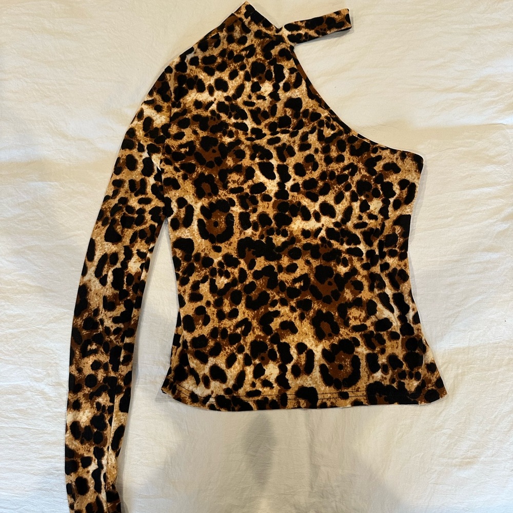 One shoulder top